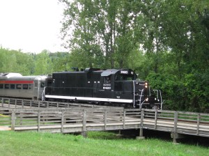 Here comes the train into the station.